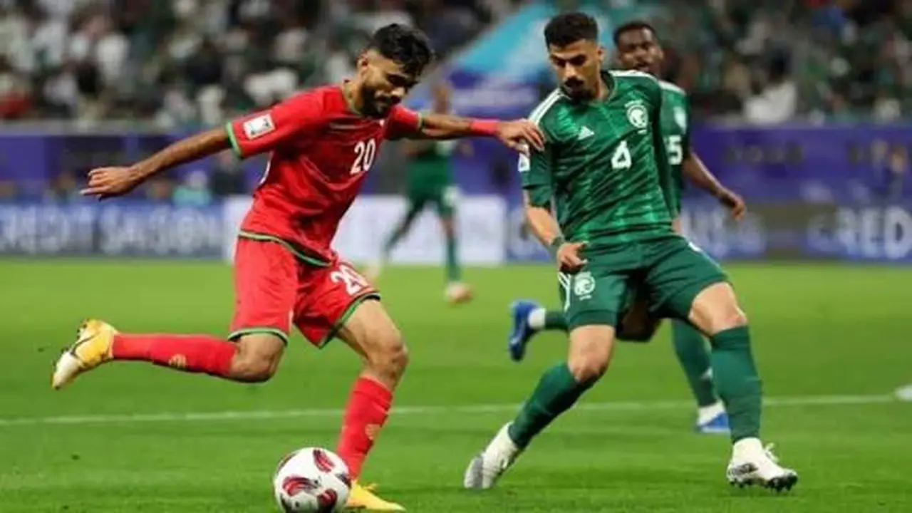 بث مباشر ناري لا يفوتك Saudi Arabia vs Oman اليوم.. معلق لقاء السعودية وعمان والقنوات الناقلة في افتتاح كأس العرب 2025